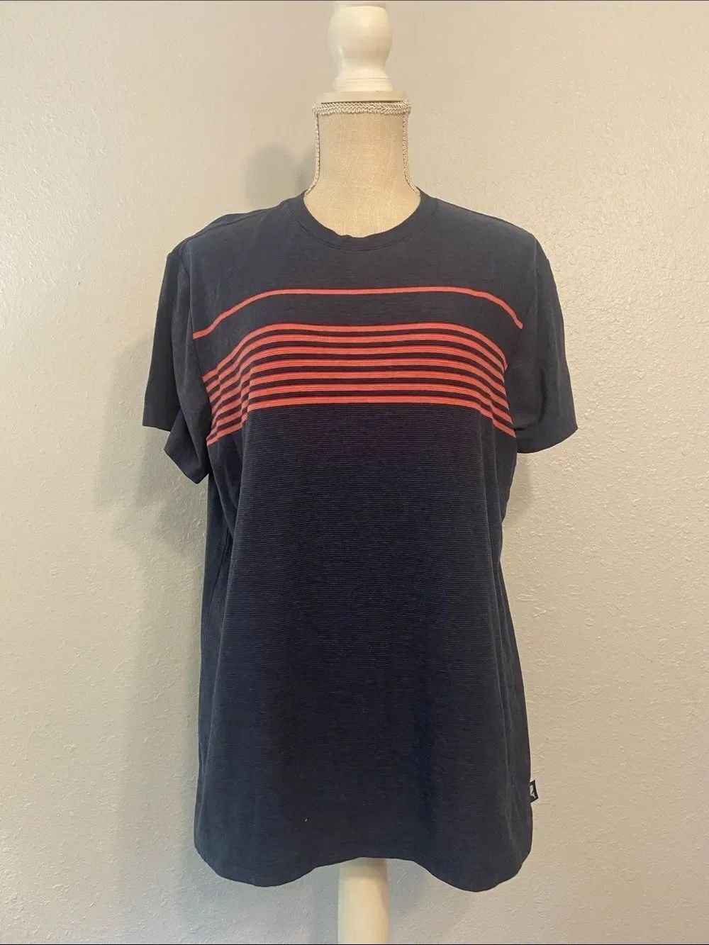 Vineyard Vines Blue & Red Striped Edgartown T-Shirt Size Medium